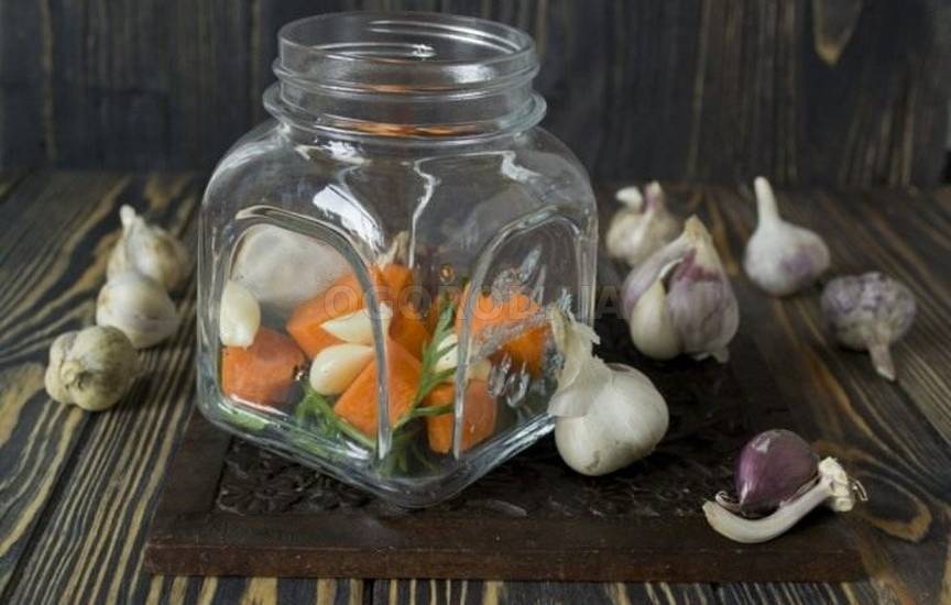 Чистим чеснок