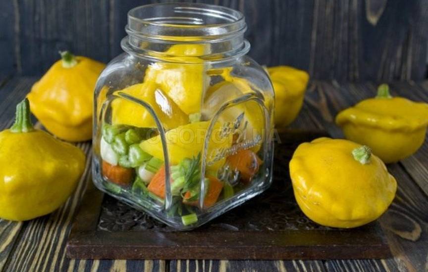 Нарезаем ломтиками патиссон