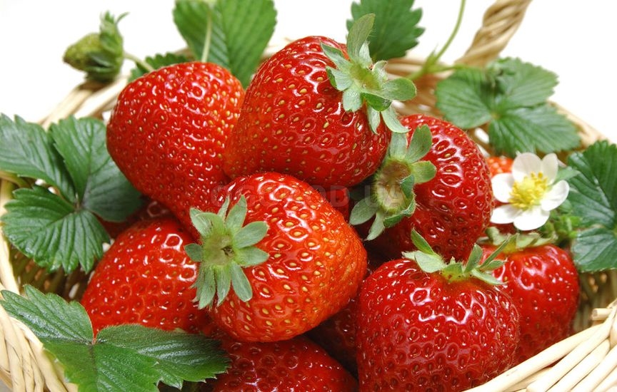 В ягодах клубники содержатся все витамины группы В