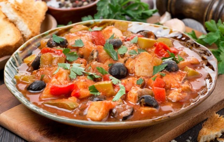 “Быстрая” рыба в томатном соусе с каперсами