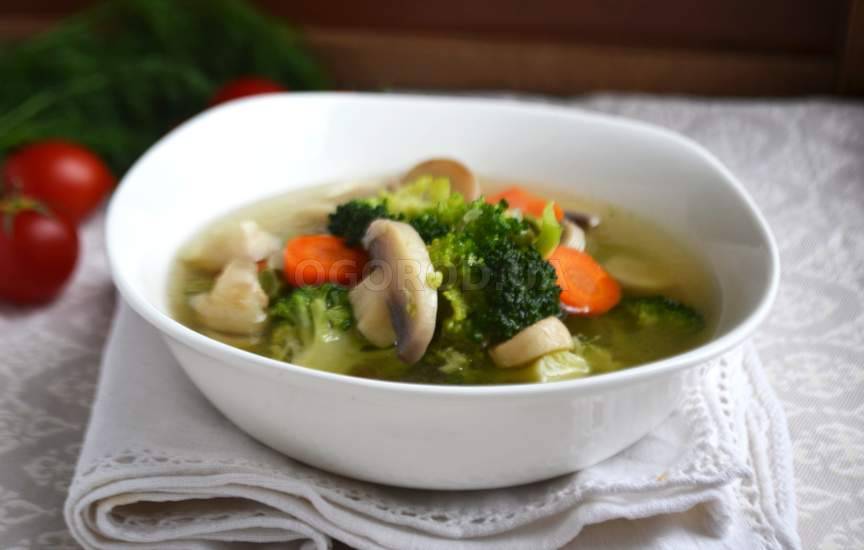 Овощной суп с кабачками и брокколи