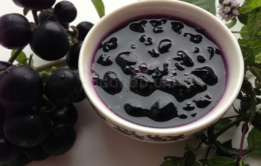 Спелые плоды едят сырыми, делают начинки для пирогов, варят варенье