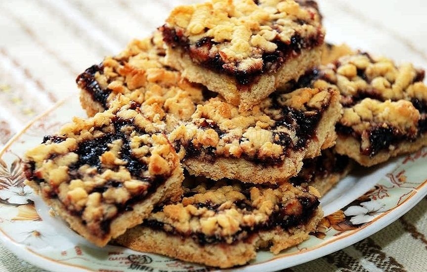 Спелые плоды едят сырыми, делают начинки для пирогов, варят варенье