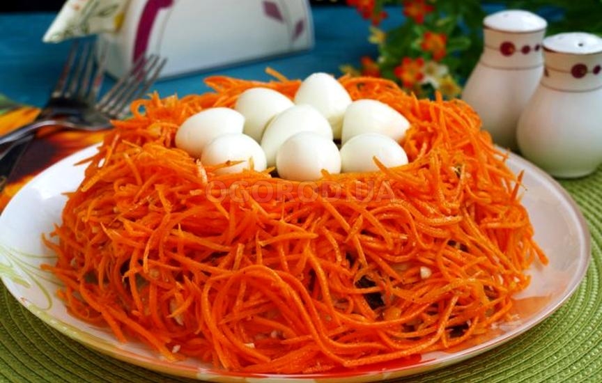 Салат с корейской морковью и копченой курицей