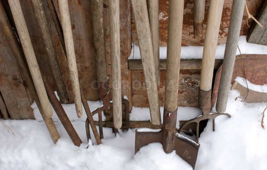 Как хранить инструмент и технику зимой