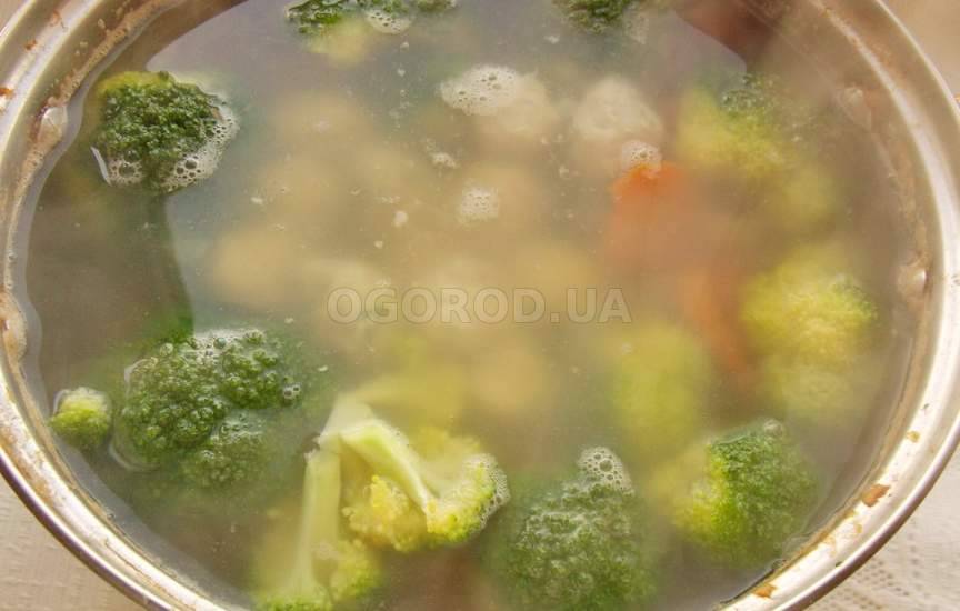 Суп с брокколи и фрикадельками