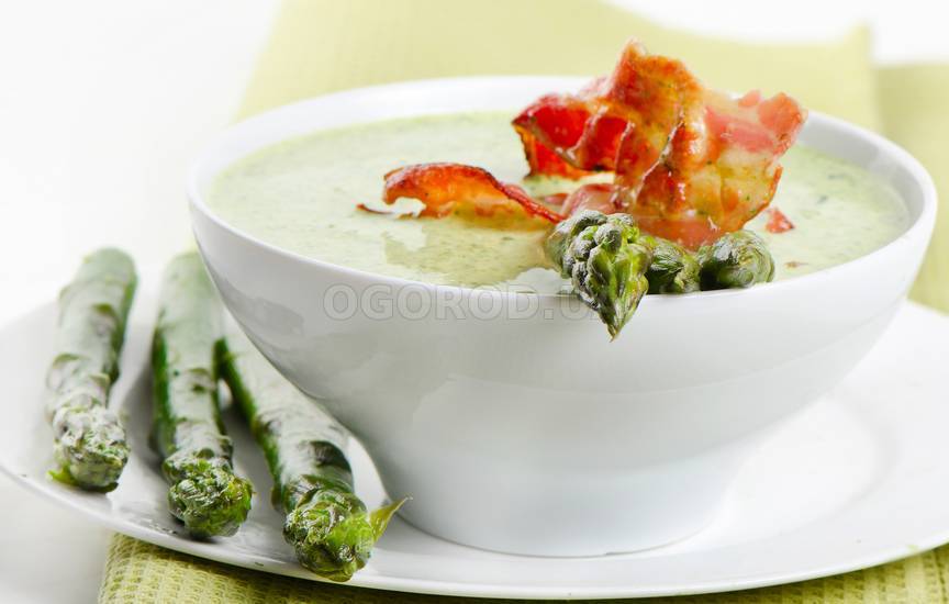 Суп из зеленого горошка со спаржей